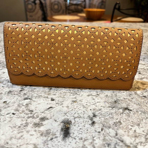 Michael Kors Desi Flat Flora Perforated Wallet - Picture 1 of 9